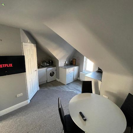 Luton Short Term Lets - Cardiff Road Apartment Exterior photo