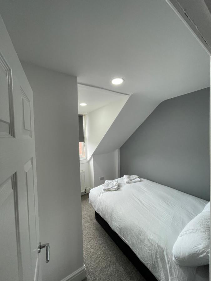 Luton Short Term Lets - Cardiff Road Apartment Exterior photo