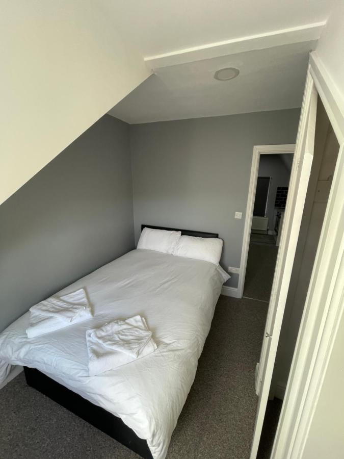 Luton Short Term Lets - Cardiff Road Apartment Exterior photo